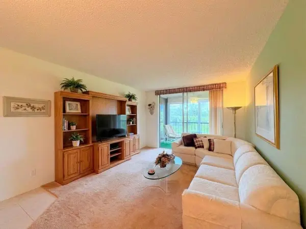 6935 Huntington Lane #404, Delray Beach, FL 33446