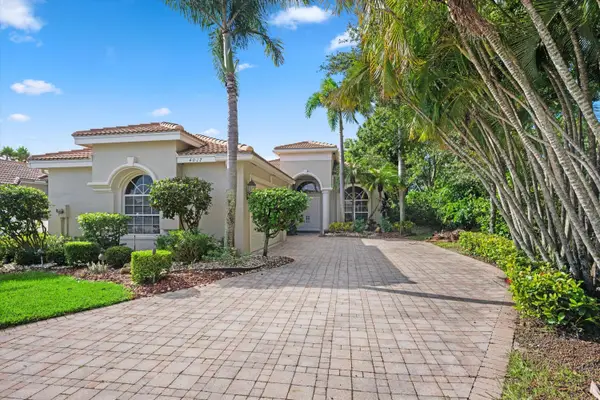 4017 Manchester Lake Drive, Lake Worth, FL 33449