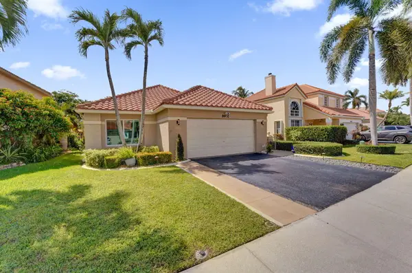 8932 S Lake Park Circle S, Davie, FL 33328