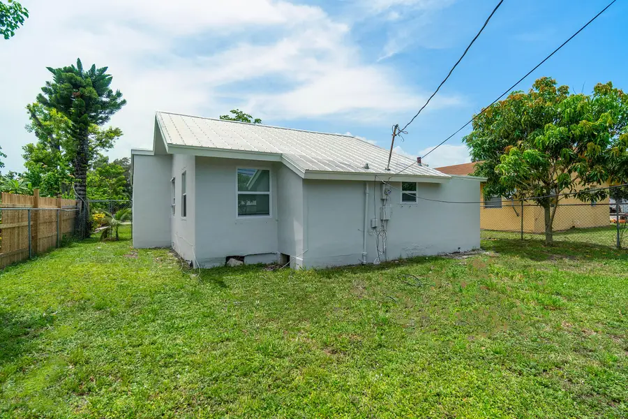 137 SW 9th Avenue, Delray Beach, FL 33444 - #2