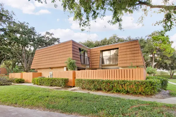 231 Charter Way, West Palm Beach, FL 33407