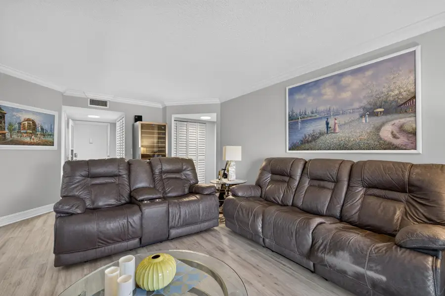 3871 Via Poinciana #202, Lake Worth, FL 33467 - #3