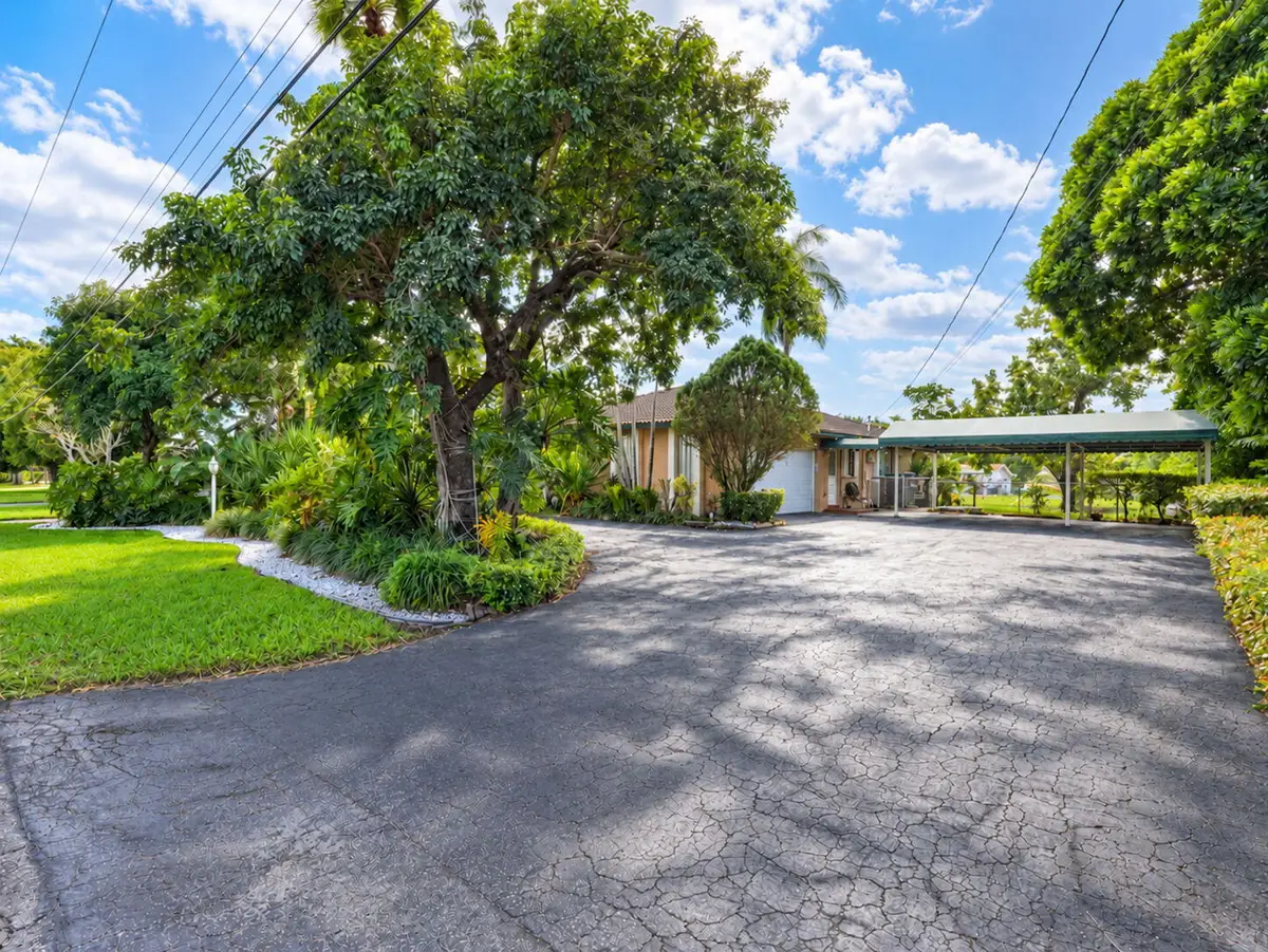 937 W Tropical Way, Plantation, FL 33317 - #1