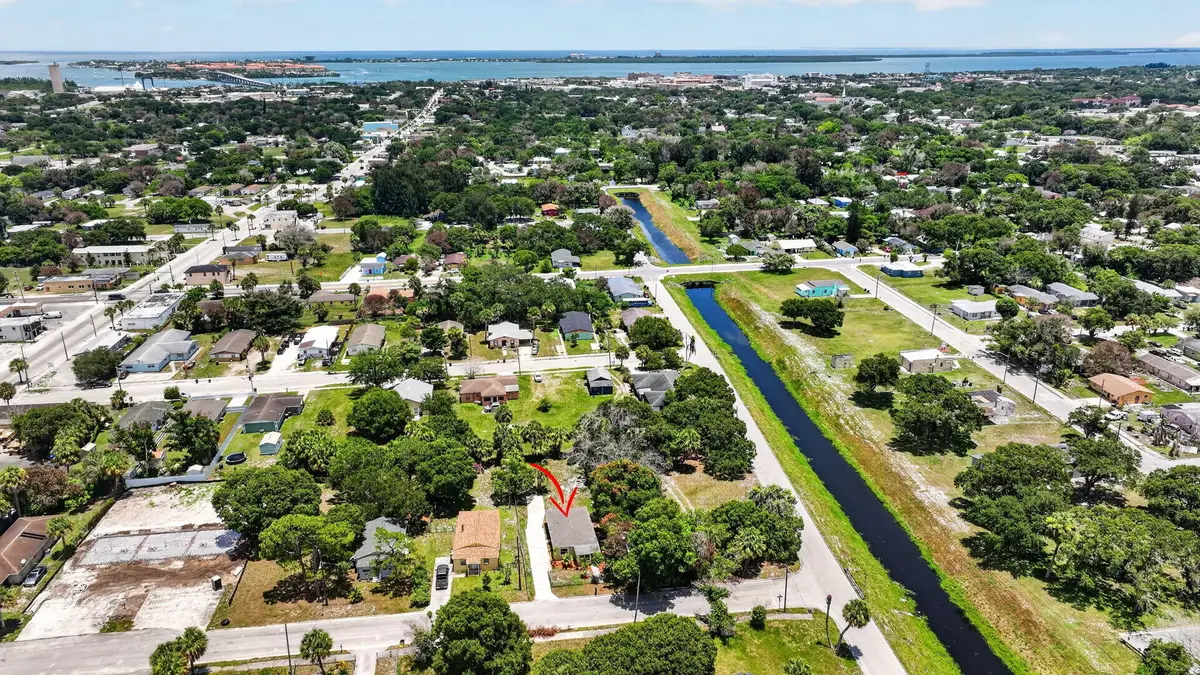 426 N 19th Street, Fort Pierce, FL 34950 - #1