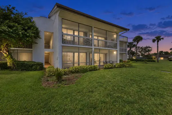 3200 Twin Lakes Terrace #105, Fort Pierce, FL 34951