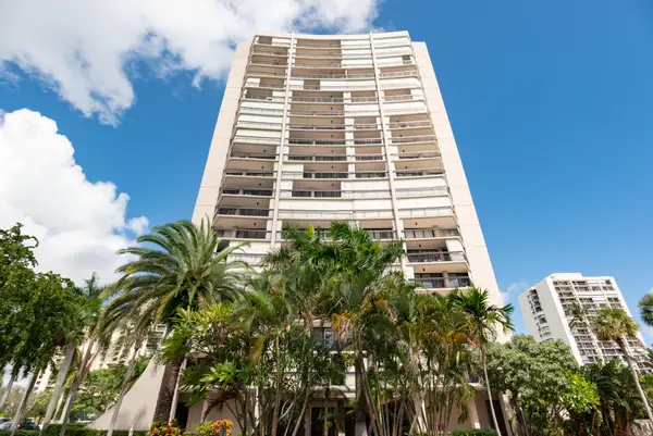 2425 Presidential Way #201, West Palm Beach, FL 33401