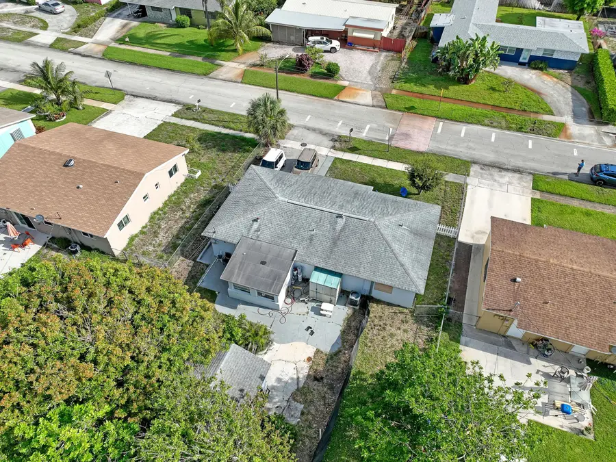 507 W 29th Street, Riviera Beach, FL 33404 - #3