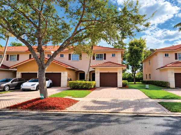 8834 S Isles Circle, Tamarac, FL 33321