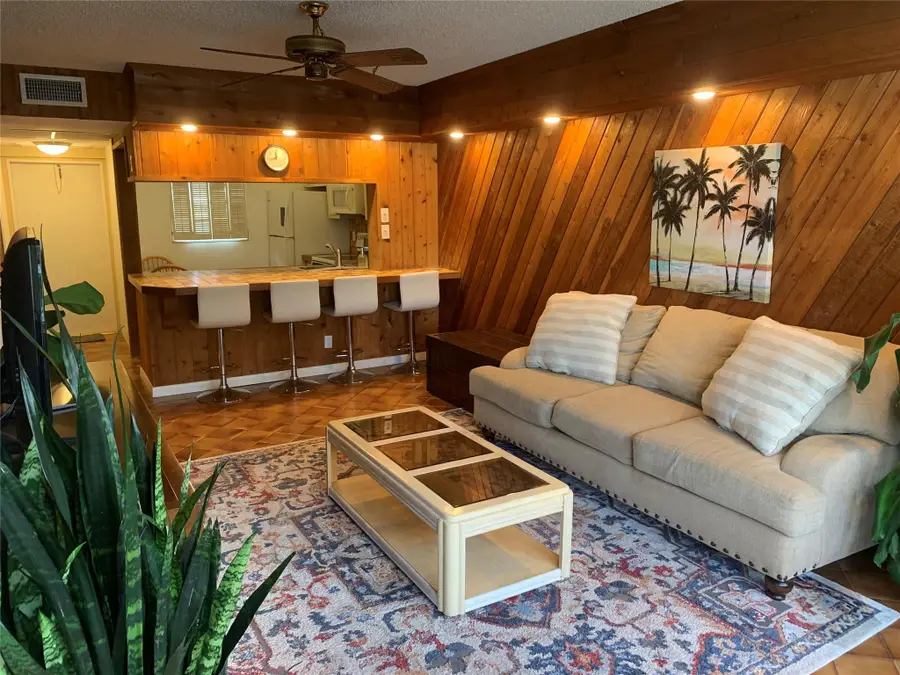 4311 Crystal Lake Dr #314, Deerfield Beach, FL 33064 - Image #3