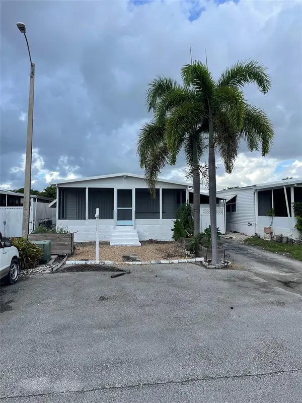 5627 Lagoon Dr, Fort Lauderdale, FL 33312