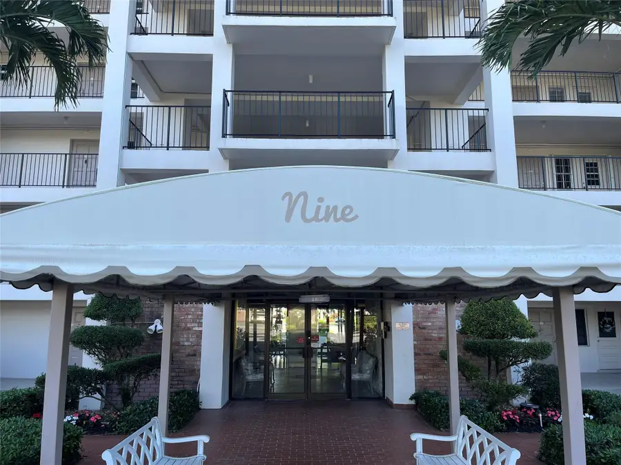 3100 N Palm Aire Dr #401, Pompano Beach, FL 33069 - Image #2