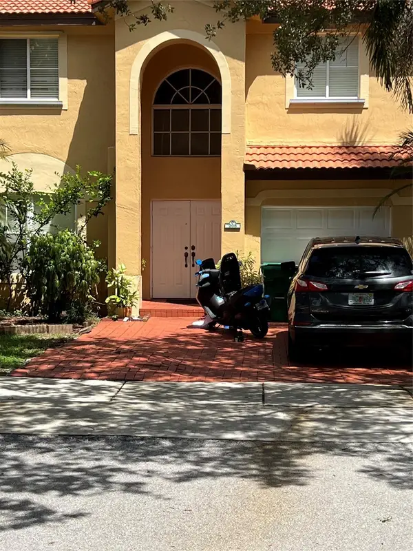 Address Withheld By Seller, Davie, FL 33325