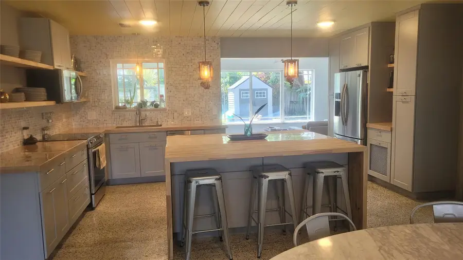 818 NW 28th Ct, Wilton Manors, FL 33311 - Image #2