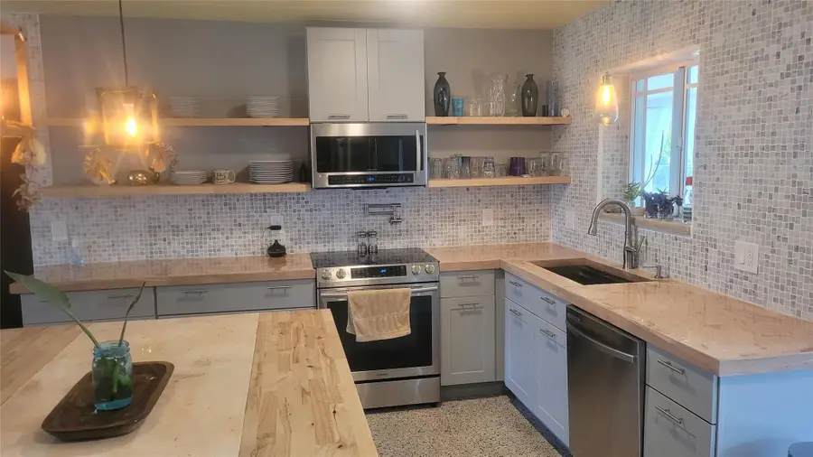 818 NW 28th Ct, Wilton Manors, FL 33311 - Image #3