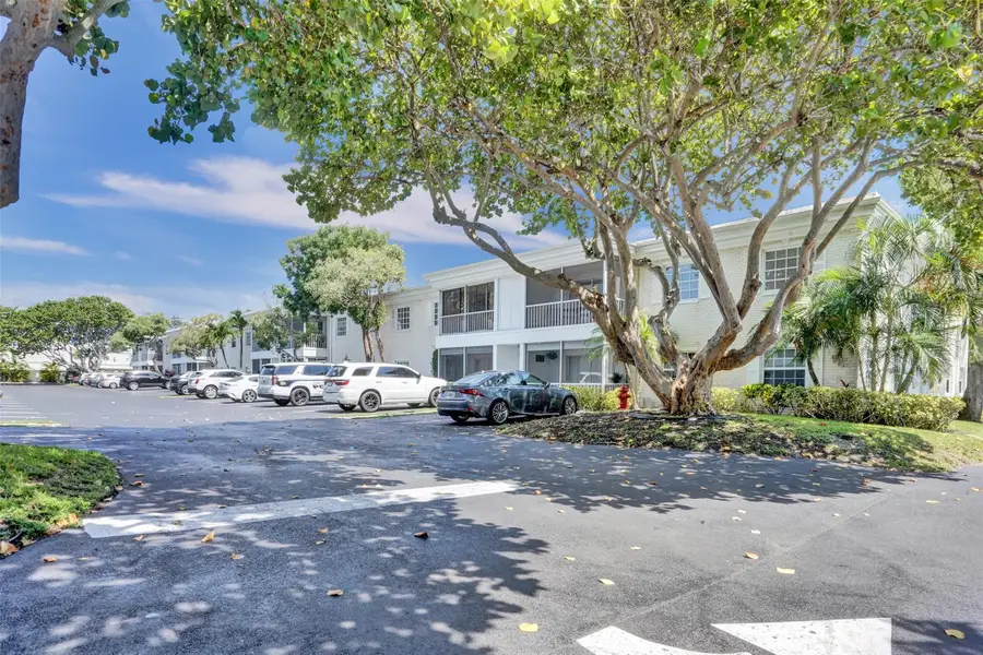 6249 Bay Club Dr #4, Fort Lauderdale, FL 33308 - Image #2