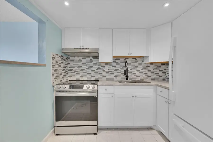 9121 Sunrise Lakes Boulevard #113, Sunrise, FL 33322 - #2