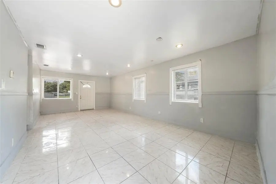 1351 NW 102, Miami, FL 33147 - Image #3