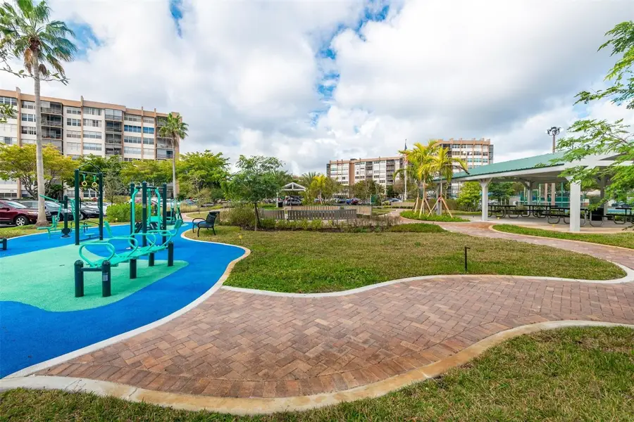 1000 Saint Charles Place #220, Pembroke Pines, FL 33026 - Image #3