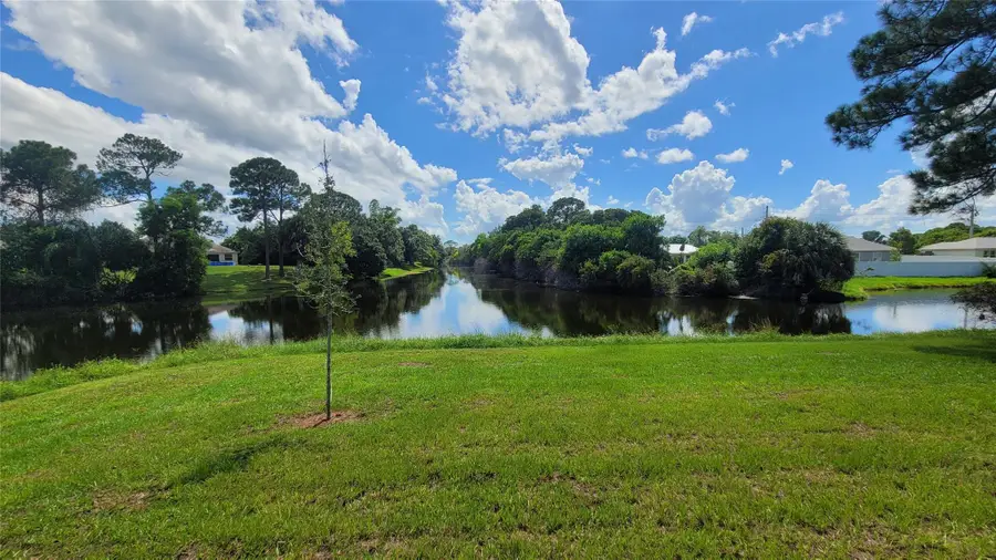 582 SE Essex Dr, Port Saint Lucie, FL 34984 - Image #2