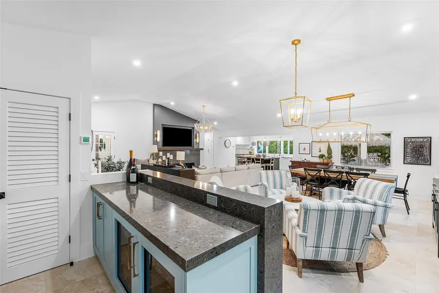 2421 NE 12th St, Fort Lauderdale, FL 33304 - Image #2