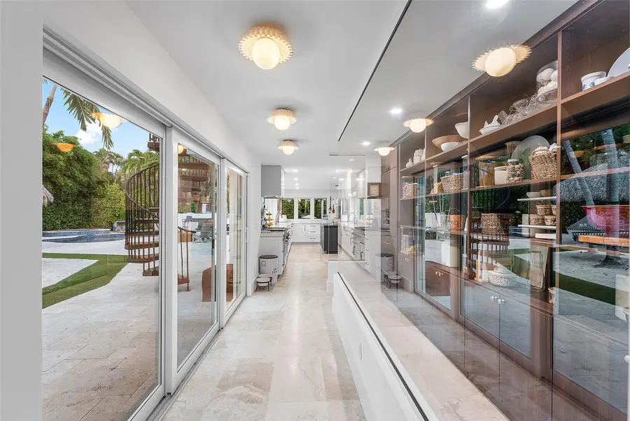 2421 NE 12th St, Fort Lauderdale, FL 33304 - Image #3