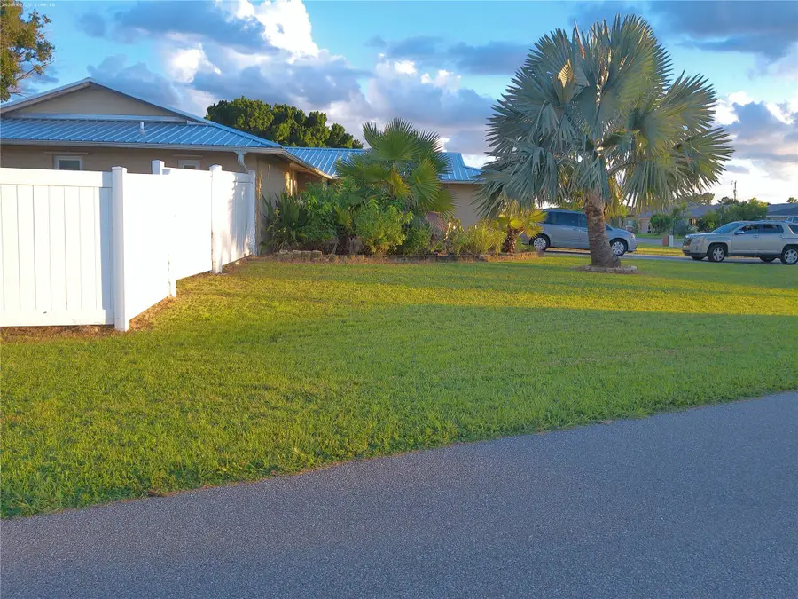 137 SE Santa Barbara Pl, Cape Coral, FL 33990 - Image #3
