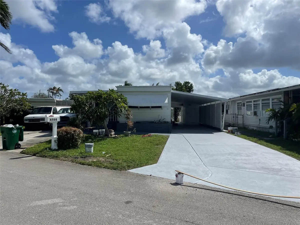 8700 SW 21st St, Davie, FL 33324 - Image #1