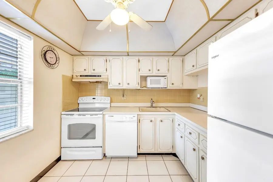 7640 NW 1st Street #202, Margate, FL 33063 - Image #2