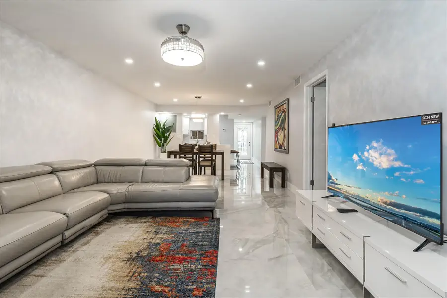 9523 S Hollybrook Lake Dr #102, Pembroke Pines, FL 33025 - Image #2