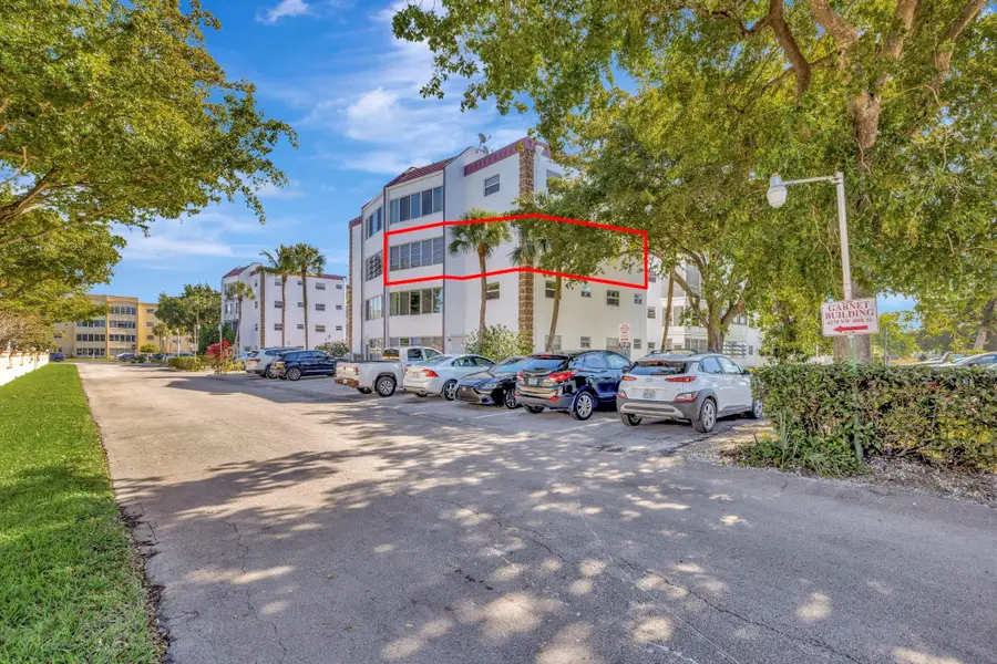 4270 NW 40th St #302, Lauderdale Lakes, FL 33319 - Image #2