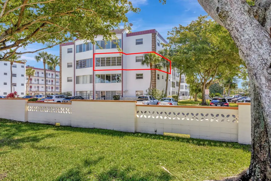 4270 NW 40th St #302, Lauderdale Lakes, FL 33319 - Image #3