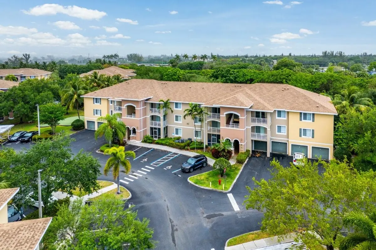6492 Emerald Dunes Dr #208, West Palm Beach, FL 33411 - Image #1