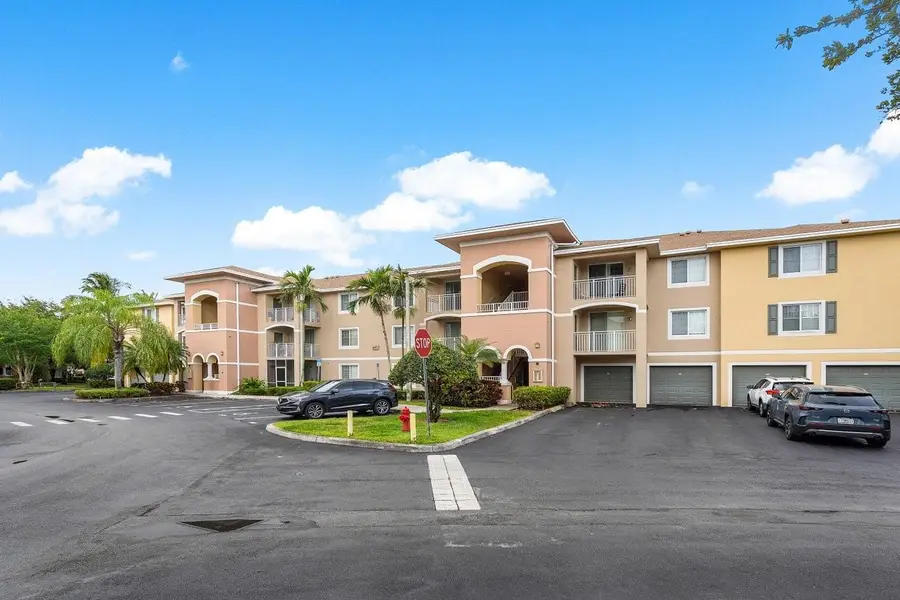 6492 Emerald Dunes Dr #208, West Palm Beach, FL 33411 - Image #2