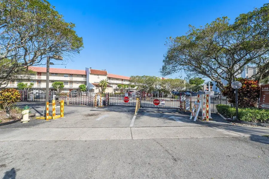 3551 Inverrary Dr #404, Lauderhill, FL 33319 - Image #3