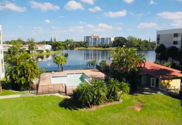 6475 W Oakland Park Blvd #306, Lauderhill, FL 33313