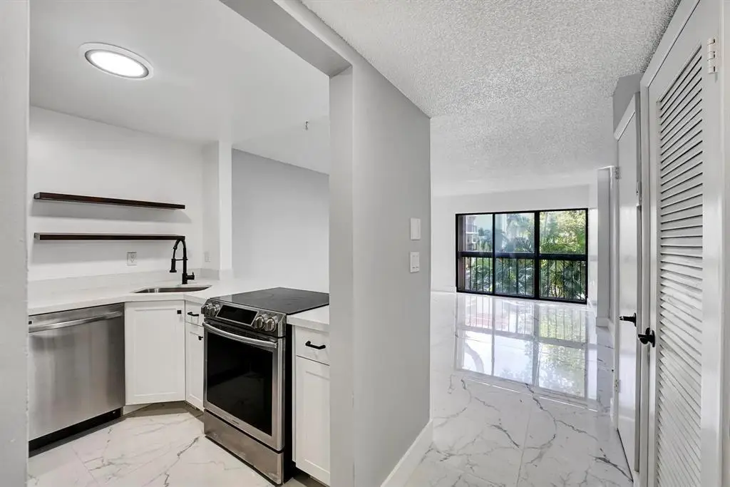 5495 NE 25th Ave #204, Fort Lauderdale, FL 33308 - Image #1