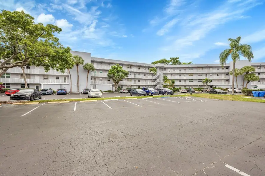 118 Royal Park Drive #4G, Oakland Park, FL 33309 - Image #2