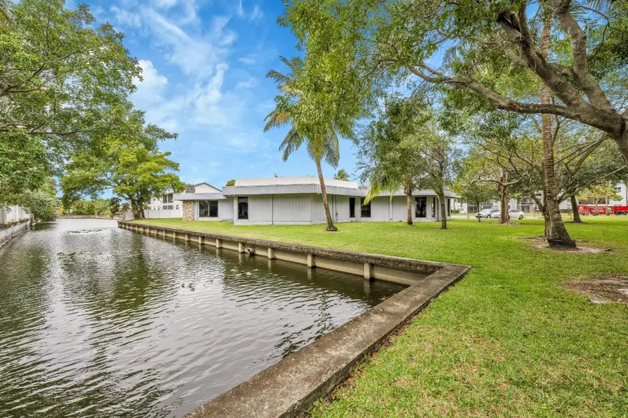 118 Royal Park Drive #4G, Oakland Park, FL 33309 - Image #3
