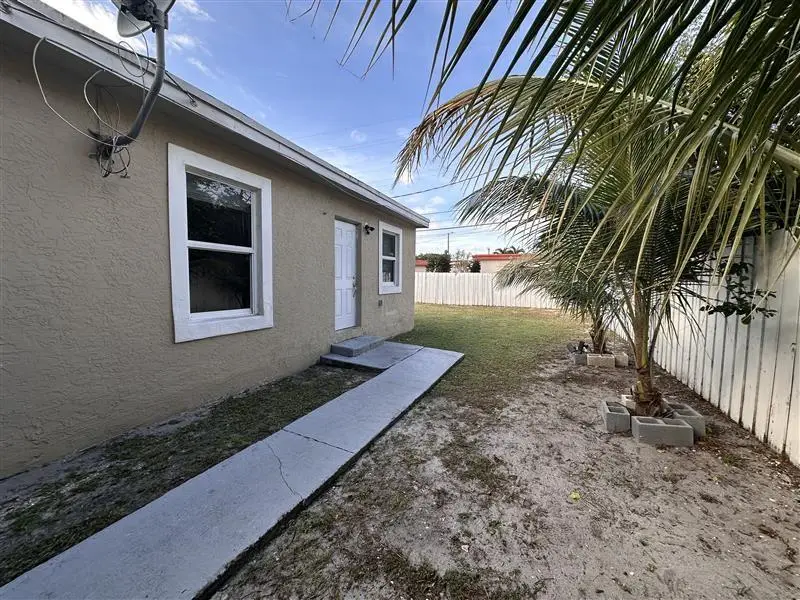 728 SW 6th St, Dania Beach, FL 33004 - Image #3