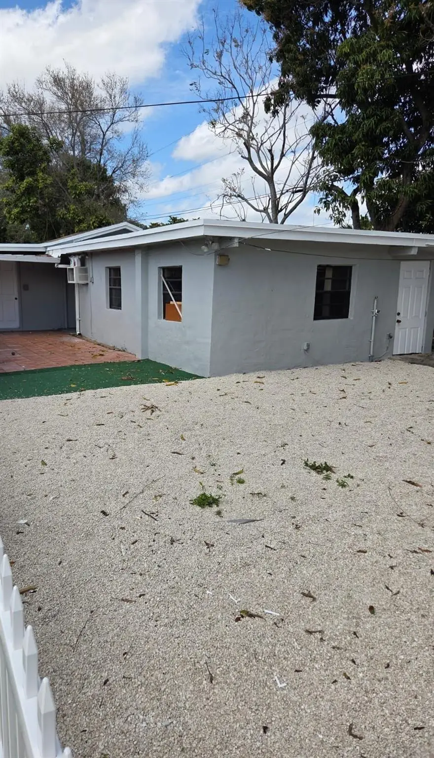 31 Edmund Rd, West Park, FL 33023 - Image #3