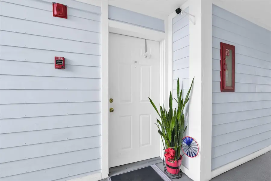 935 NE 199th St #103-16, Miami, FL 33179 - Image #2