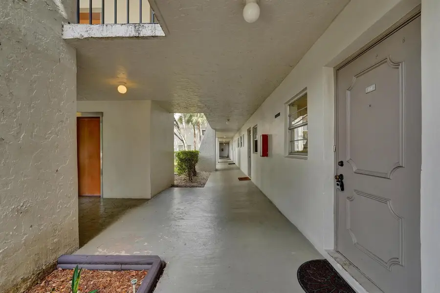 9440 Poinciana Pl #109, Davie, FL 33324 - Image #2