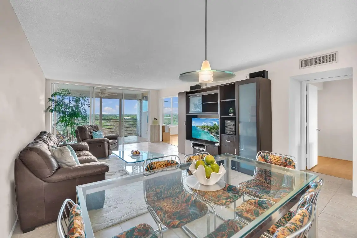 605 Oaks Drive #907, Pompano Beach, FL 33069 - Image #1