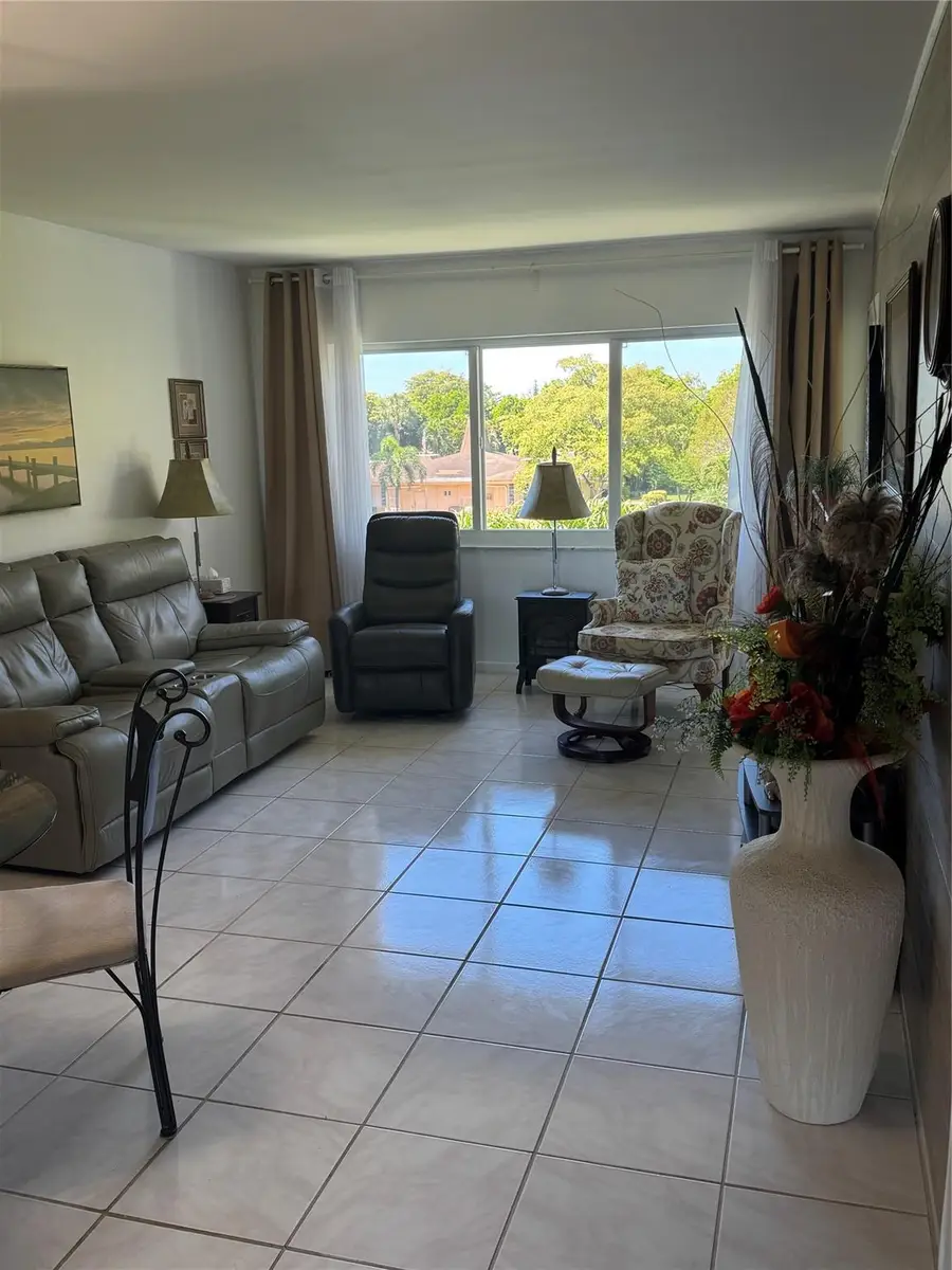 3431 NW 50th Ave #305, Lauderdale Lakes, FL 33319 - Image #2