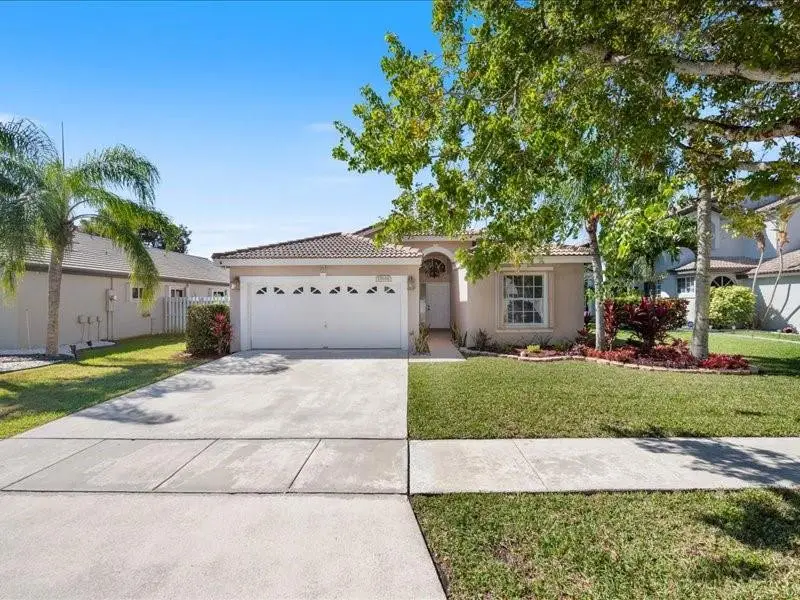 17646 10th Street, Pembroke Pines, FL 33029 - Image #1