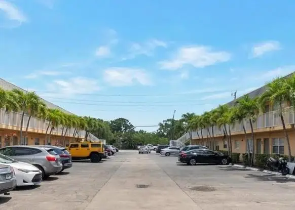 4071 N Dixie Hwy #19, Oakland Park, FL 33334 - Image #2