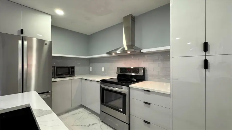 3005 1/2 NW 68th St #9D, Fort Lauderdale, FL 33309 - Image #2