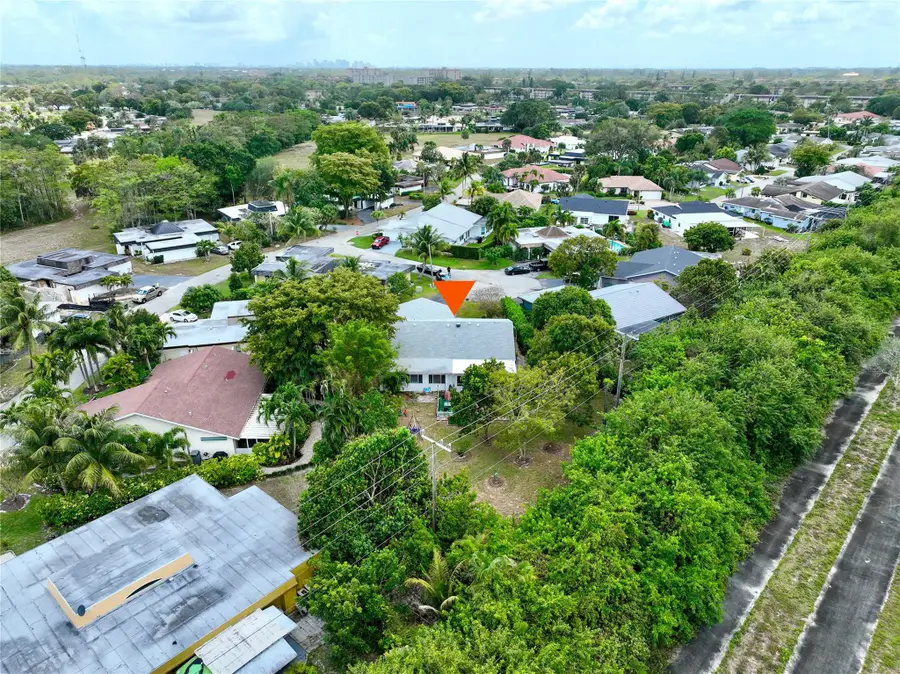 6307 Silk Oak Cir, Tamarac, FL 33319 - Image #2