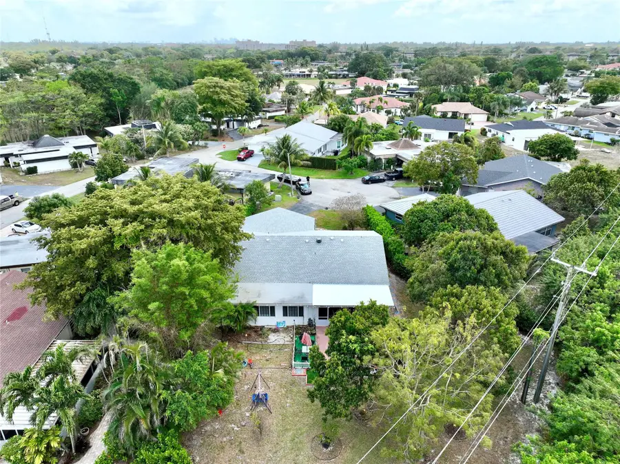 6307 Silk Oak Cir, Tamarac, FL 33319 - Image #3