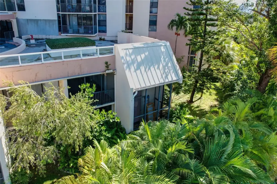 20329 W Country Club Drive #10, Miami, FL 33180 - Image #3